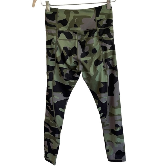 ZYIA Active Green Camo Pocket Light n Tight Hi-Rise Leggings, Size 6-8 - Picture 7 of 9
